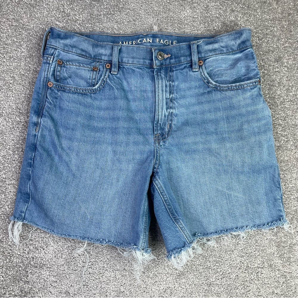 American Eagle Shorts Women's 6 Blue Relaxed Frayed Hem Mid-Rise Denim Stretch